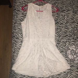 Hollister romper, NEW(wore once to big)